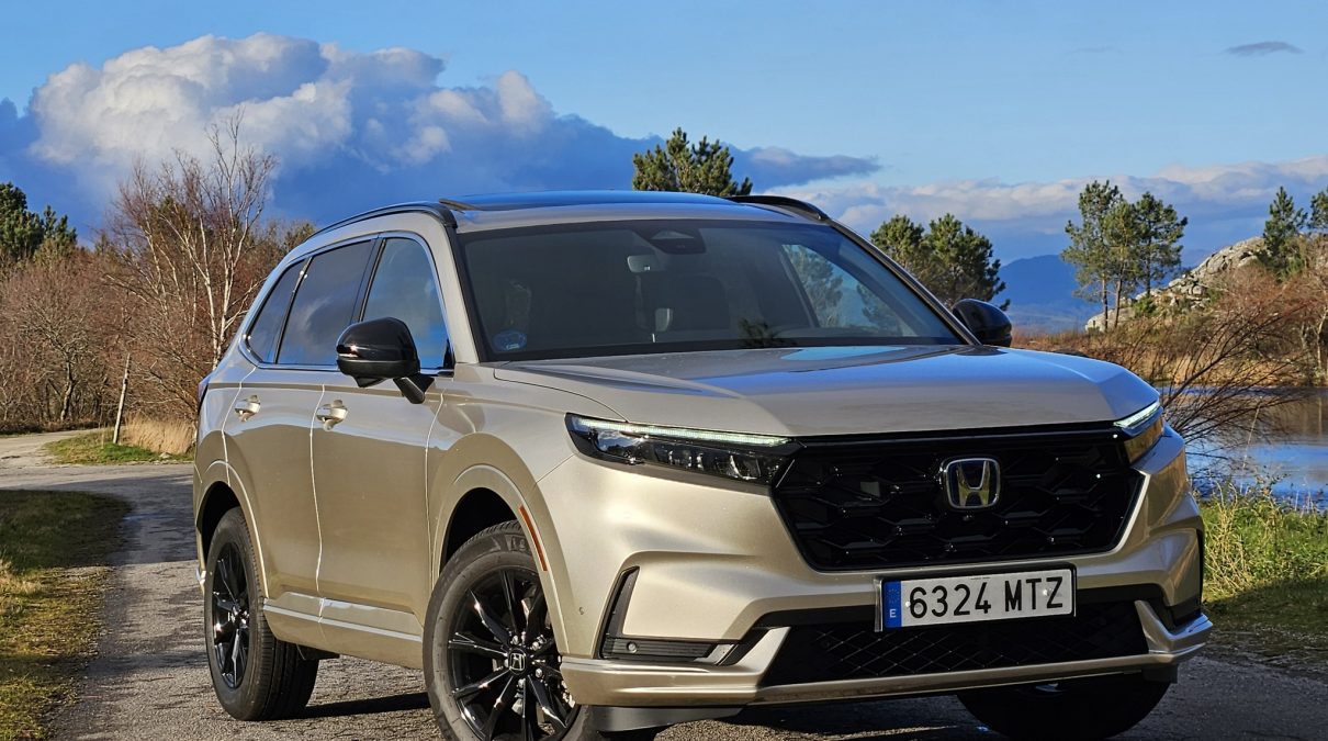 Honda CR-V frente a Hyundai Tucson: qué SUV híbrido familiar ofrece mejor equipamiento tecnológico por debajo de 45.000 euros