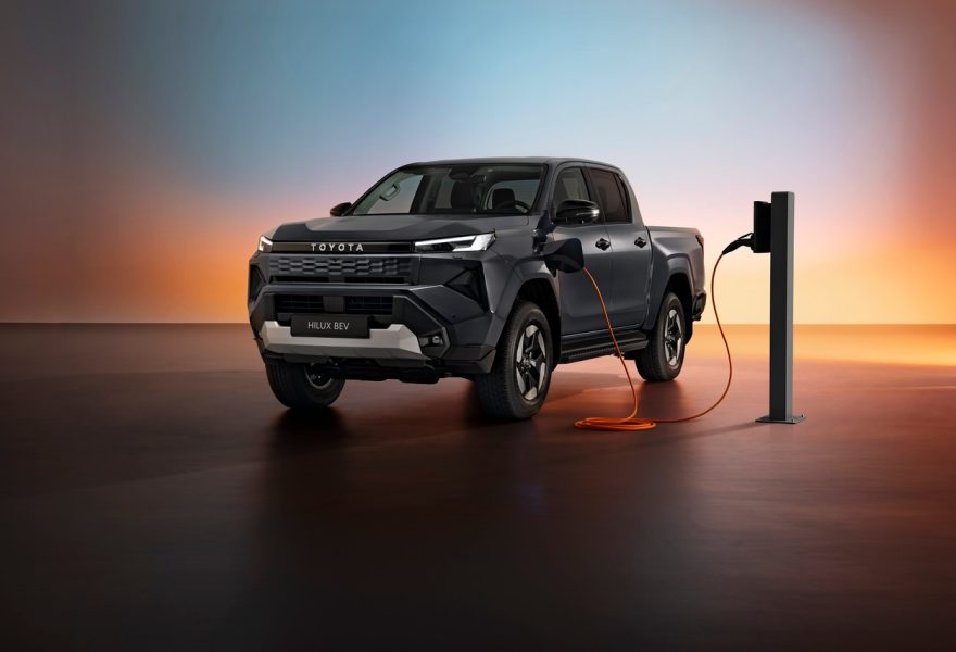 El Toyota Hilux BEV, la primera pick-up de la marca, llega a España