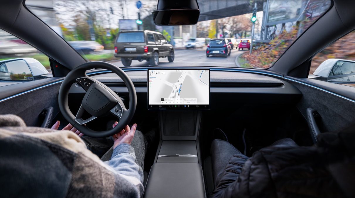 El software de conducción autónoma de Tesla (FSD) es capaz ahora de evitar colisiones incluso estando desactivado durante la conducción manual