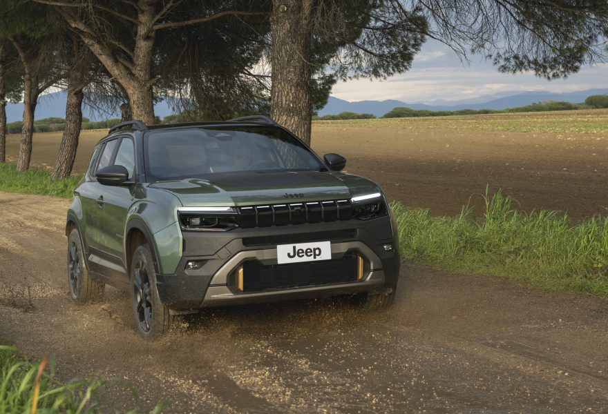 El popular Jeep Avenger se actualiza estéticamente y recibe nuevo motor