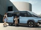 KIA envía a Japón un primer lote de su furgoneta PV5 para iniciar su comercialización