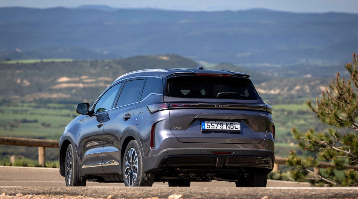 EBRO s700 PHEV frente a MG HS PHEV: el pulso de los nuevos SUV enchufables asequibles