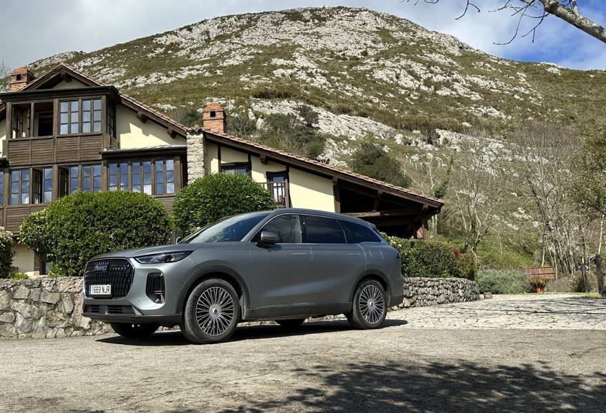 Prueba EBRO S900 PHEV 4×4: el SUV familiar de siete plazas con etiqueta CERO que más da por menos dinero