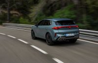 Cómo elegir un SUV compacto PHEV en 2026 si tu garaje no tiene wallbox: claves de recarga y rentabilidad