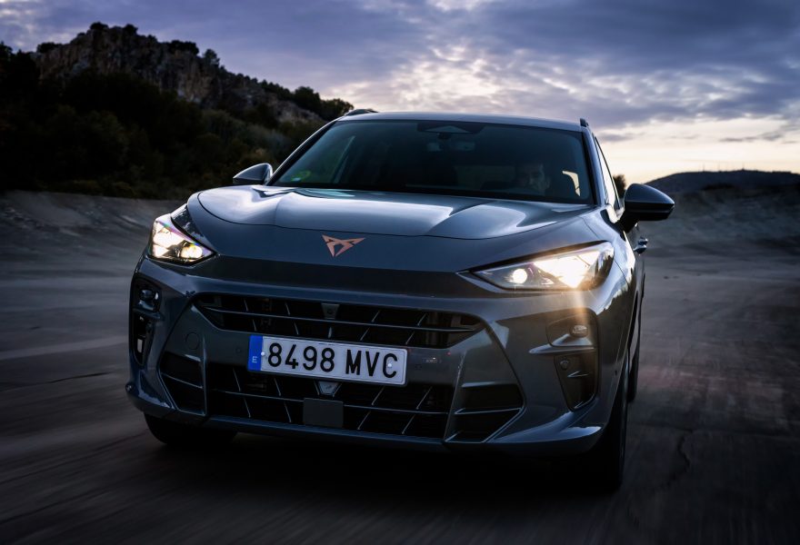 Cupra Terramar e-Hybrid frente a Volvo XC40 Recharge: dos SUV enchufables con alma premium a precio contenido