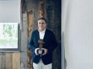 El directivo de Toyota, Miguel Carsi, recibe el Premio “El Abrazote de Manolo”