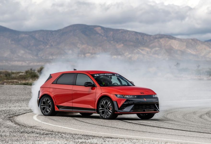 Ranking 2026: los 6 compactos eléctricos con carga más rápida en corriente continua del mercado español