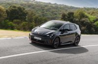 Cómo elegir un compacto eléctrico familiar en 2026 con más de 450 km de autonomía: batería, consumo y coste real