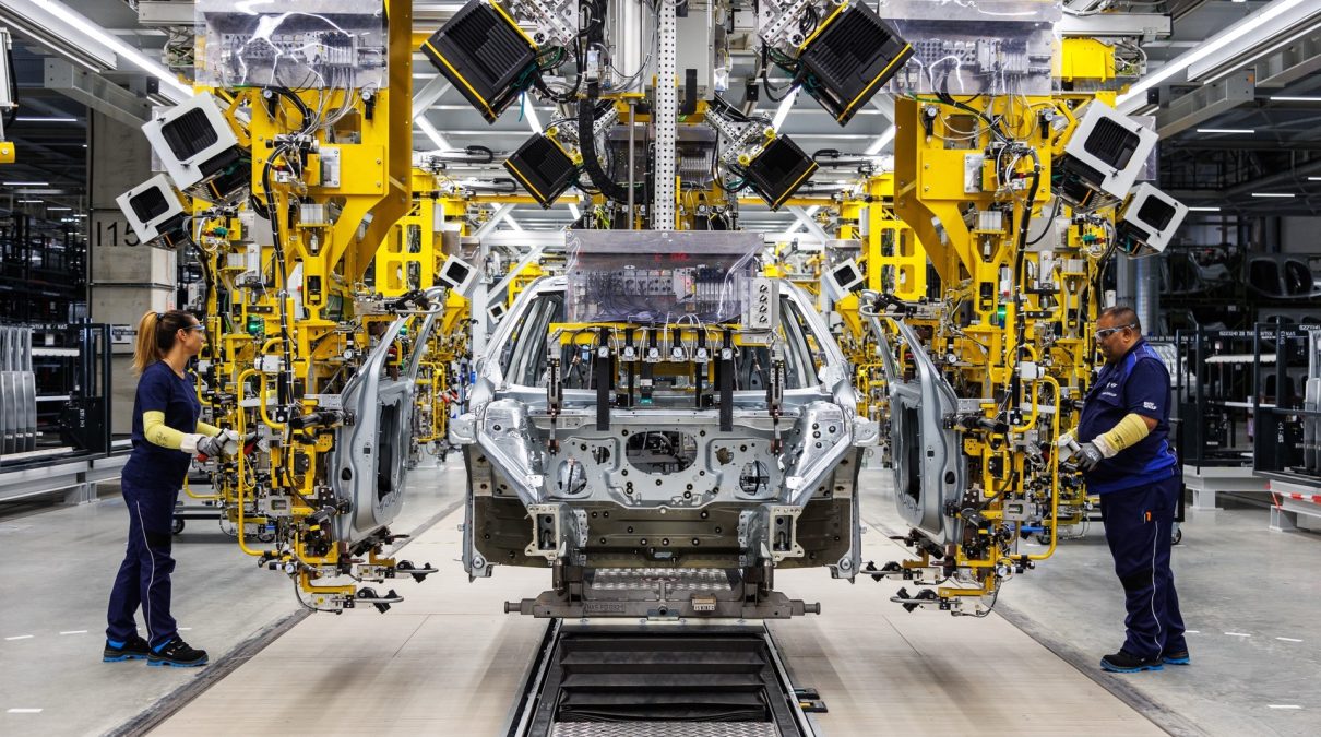 BMW impulsa la producción del iX3 en Hungría para atender el elevado nivel de demanda