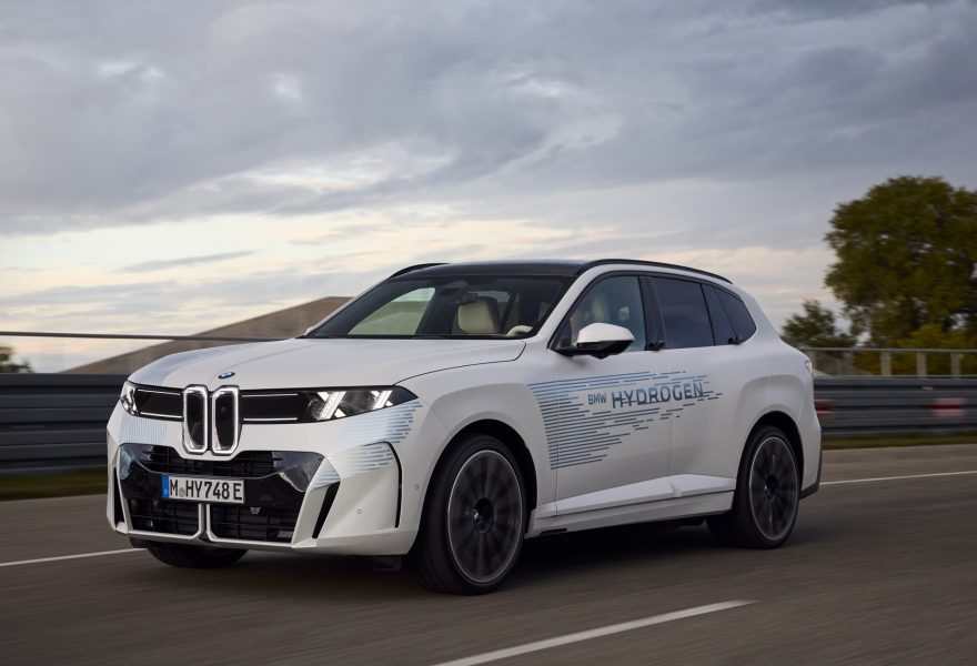BMW desvela nuevos datos sobre el iX5 Hydrogen que llegará al mercado en 2028