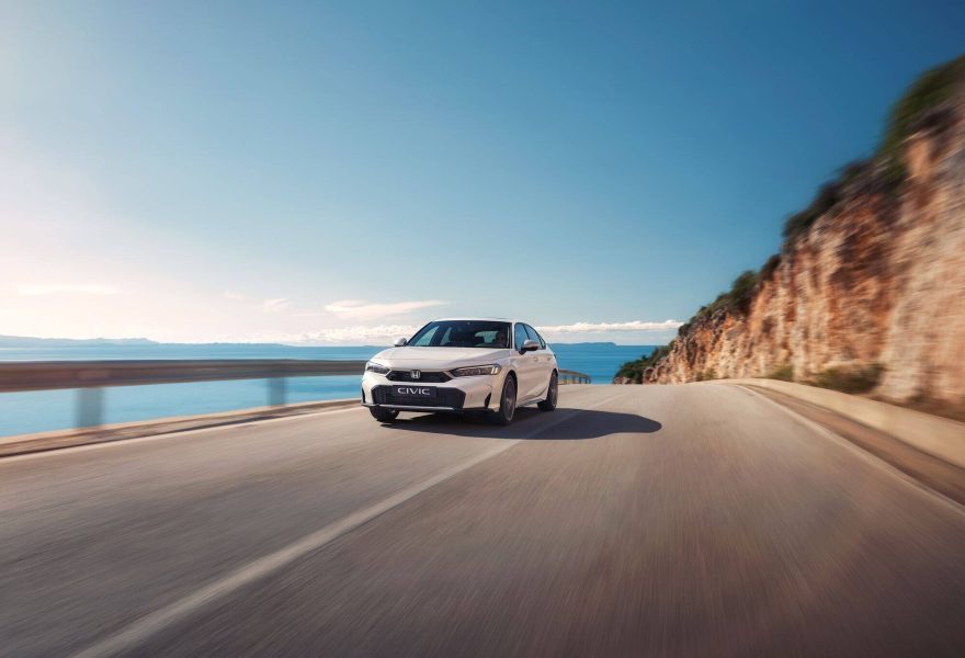 Honda introduce novedades en toda la gama del Civic e:HEV, incluido el cambio virtual S+ Shift