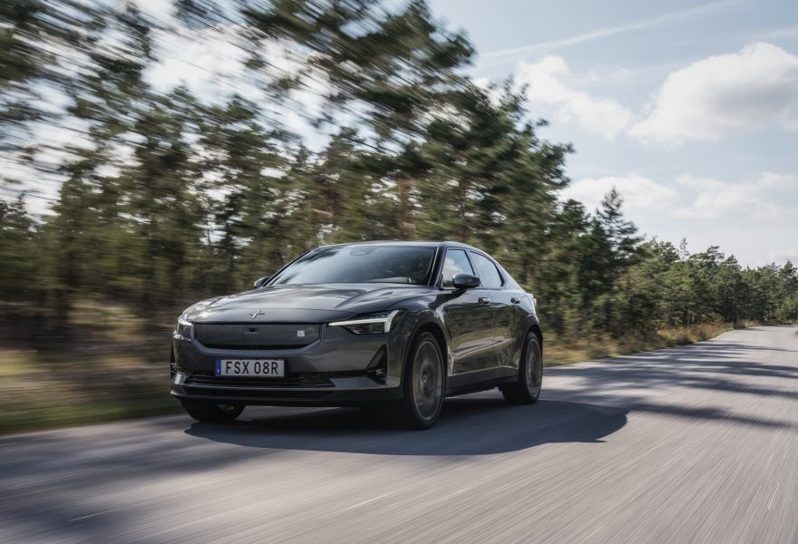 Polestar 2 frente a KIA EV4: duelo de compactos eléctricos por debajo de 50.000 euros