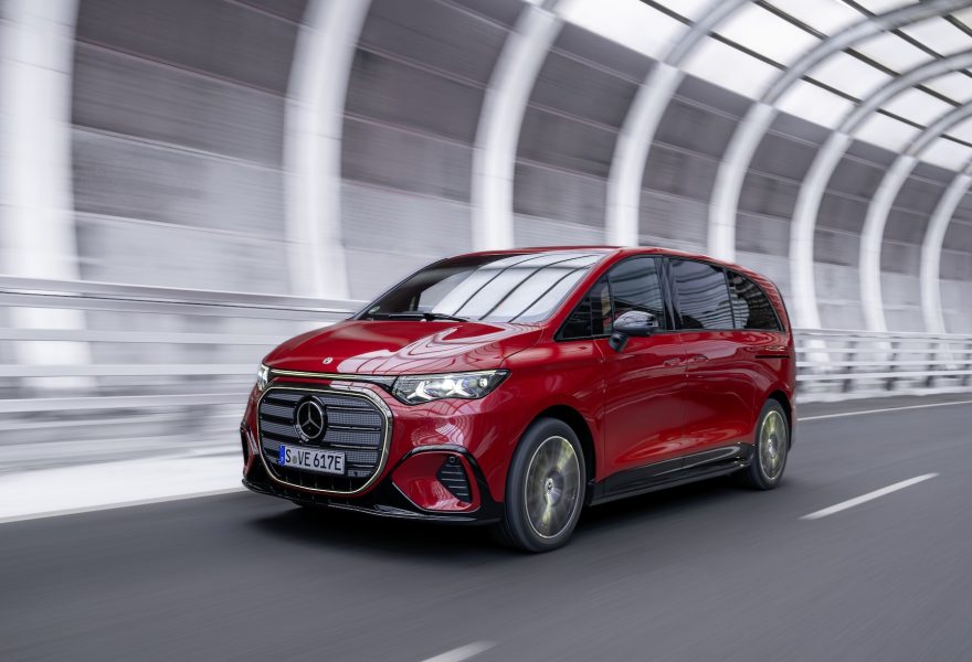 Mercedes-Benz amplia la gama de su nuevo monovolumen VLE con una nueva versión con doble propulsor eléctrico