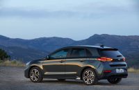 Hyundai i30 frente a Toyota Corolla: qué compacto híbrido ofrece mejor tecnología a bordo por debajo de 32.000 euros
