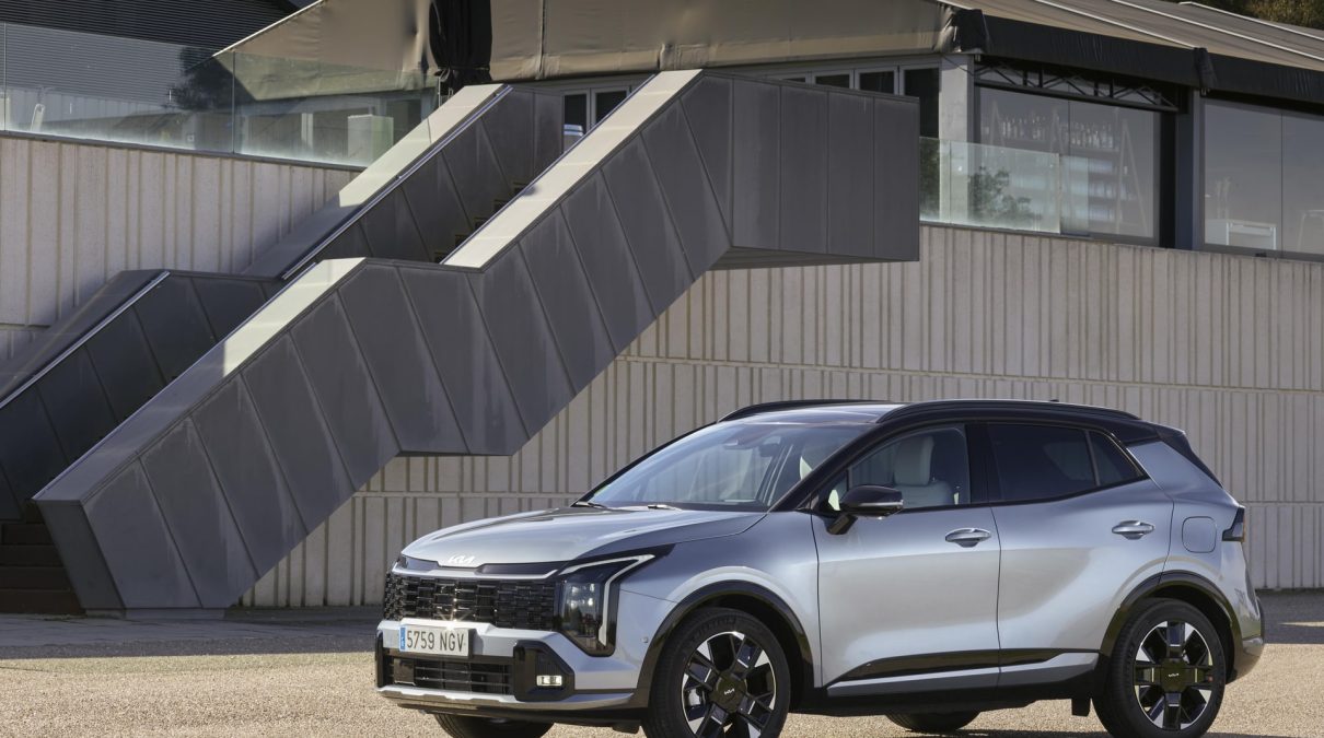 Review KIA Sportage híbrido enchufable: por qué el SUV-C coreano sigue marcando el estándar de calidad-precio en 2026