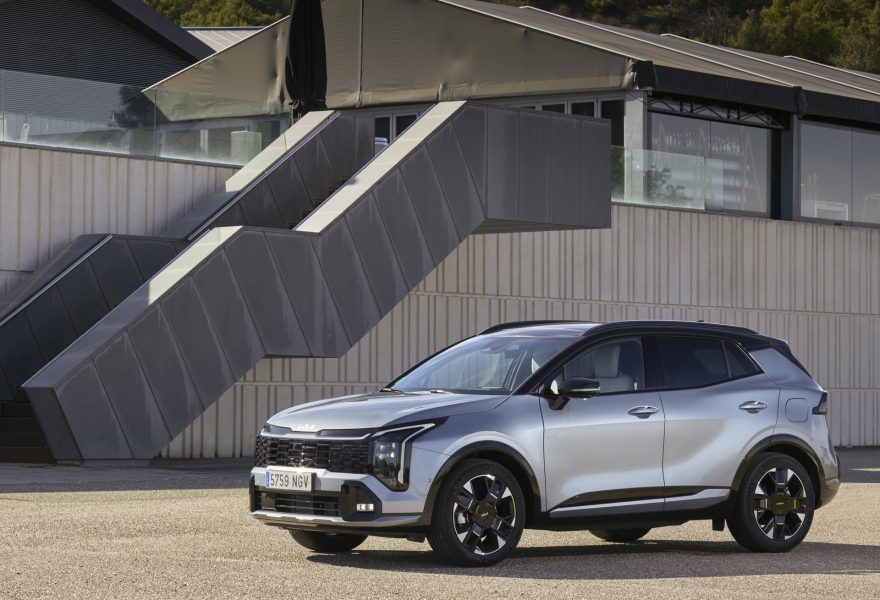 Review KIA Sportage híbrido enchufable: por qué el SUV-C coreano sigue marcando el estándar de calidad-precio en 2026