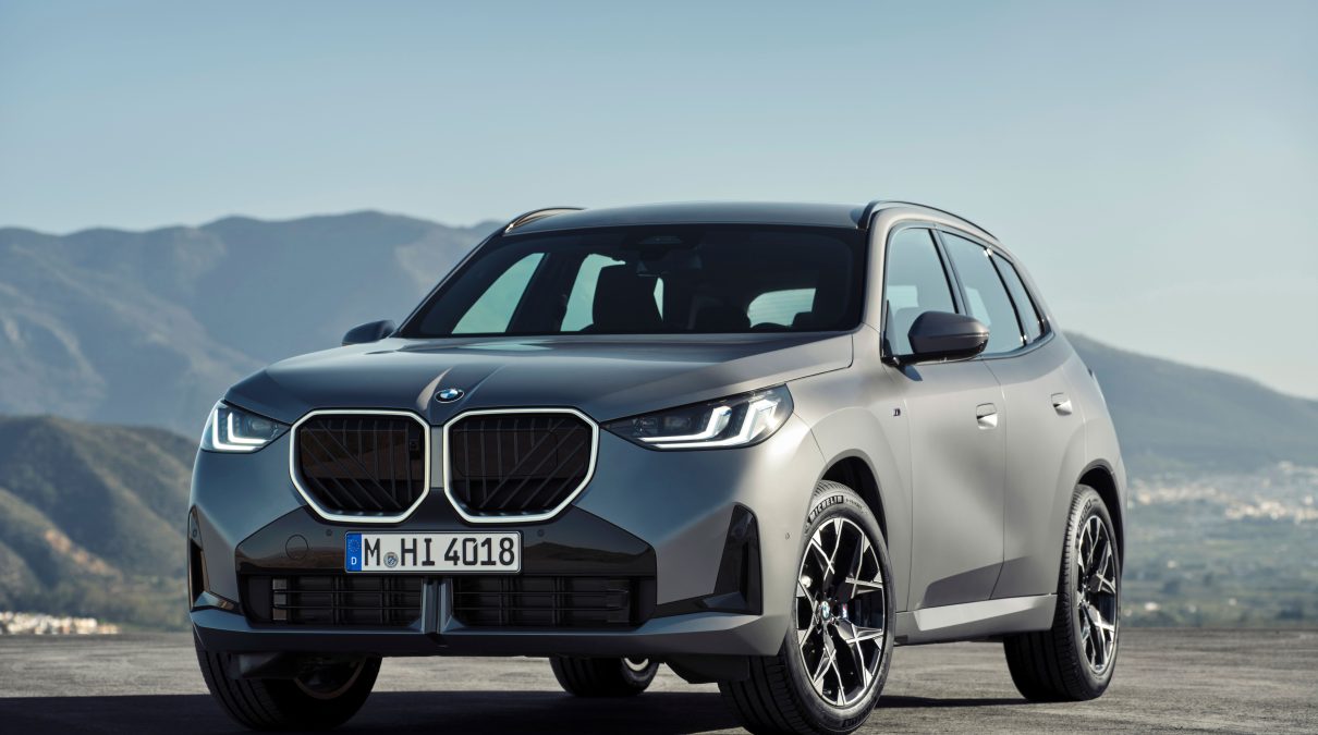BMW X3 30e frente a Mercedes-Benz GLC 300e: qué SUV-C híbrido enchufable premium ofrece más valor en 2026