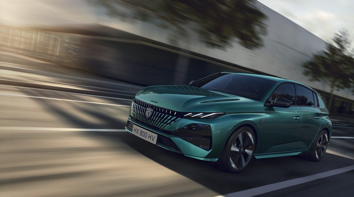 Peugeot e-308 frente a Opel Astra Electric: qué compacto eléctrico del grupo Stellantis convence más en 2026