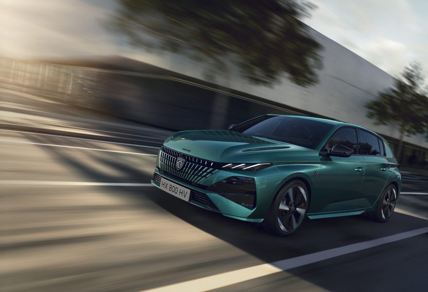 Peugeot e-308 frente a Opel Astra Electric: qué compacto eléctrico del grupo Stellantis convence más en 2026