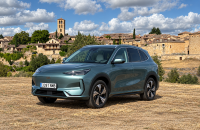 Probamos el Geely E5 ¿Cómo se comporta un SUV chino en un pueblo medieval español?