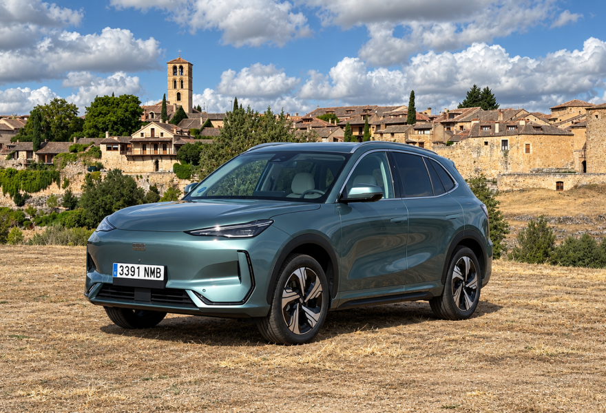 Probamos el Geely E5 ¿Cómo se comporta un SUV chino en un pueblo medieval español?