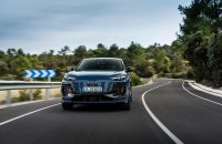 Cómo elegir un SUV eléctrico premium para uso diario en 2026: carga en casa, autonomía útil y confort