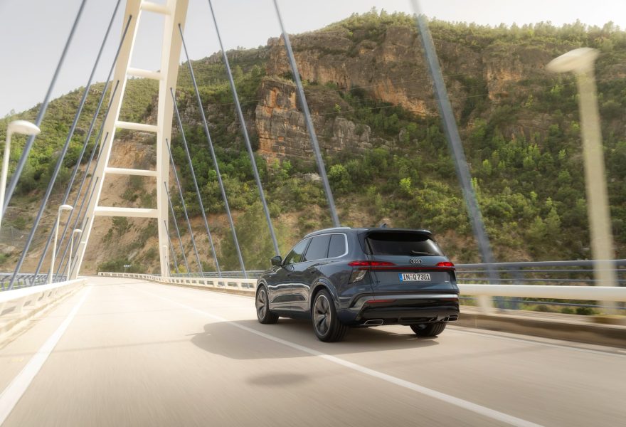 Cómo elegir un SUV híbrido enchufable premium para viajes largos en 2026: autonomía combinada, confort y red de carga
