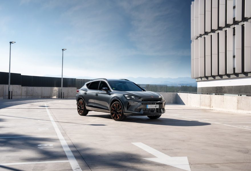 Cómo elegir un compacto PHEV en 2026: autonomía eléctrica real, coste de recarga y fiscalidad