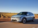 Al volante del Hyundai IONIQ 3: un eléctrico que llama la atención por su diseño y convence al conducirlo