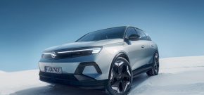El Opel Grandland Electric AWD se estrena con dos motores, más potencia y confort