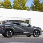 Hyundai Kona Electric vs Peugeot e-2008: qué SUV eléctrico compacto rinde mejor en ciudad