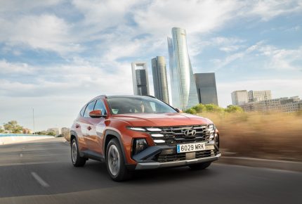 Guía de compra: cómo elegir entre un SUV híbrido y un híbrido enchufable para uso urbano en 2026