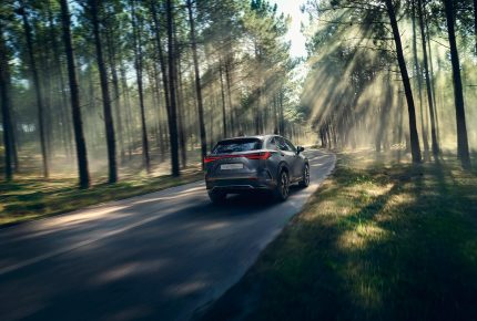 Lexus NX 450h+ vs Volvo XC60 T6 Recharge: comparativa de SUV PHEV premium en 2026
