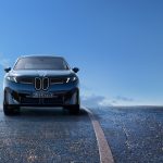 Qué papel juega el motor eléctrico en el rendimiento total de un SUV PHEV y cómo mejora la respuesta en aceler