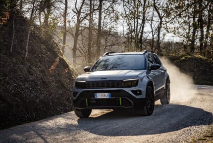 Jeep Avenger Electric review 2026: el SUV compacto eléctrico que redefine el uso urbano diario